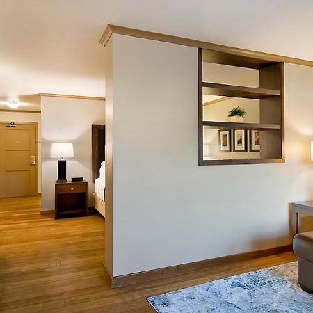 פייר Clubhouse Hotel And Suites מראה חיצוני תמונה