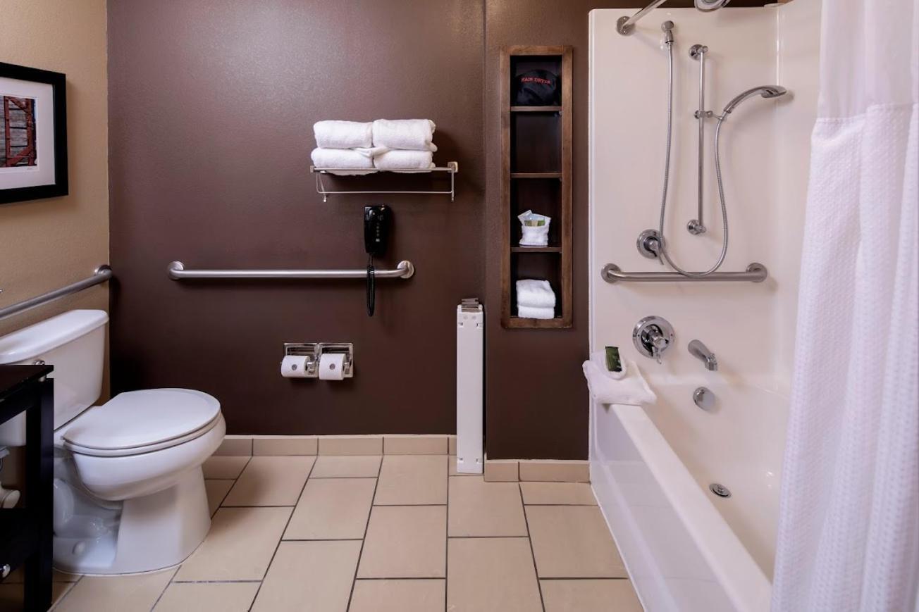 פייר Clubhouse Hotel And Suites מראה חיצוני תמונה