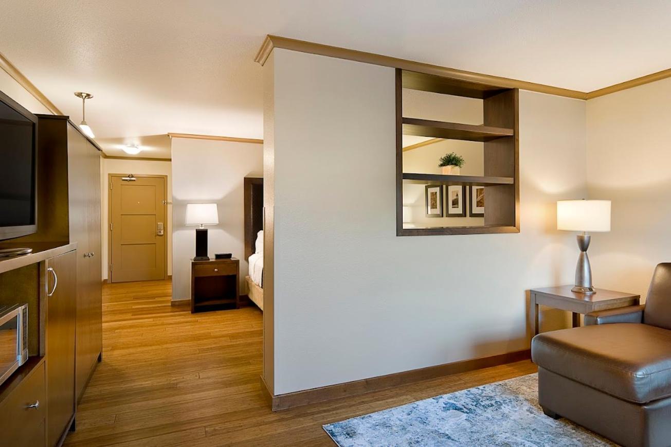 פייר Clubhouse Hotel And Suites מראה חיצוני תמונה