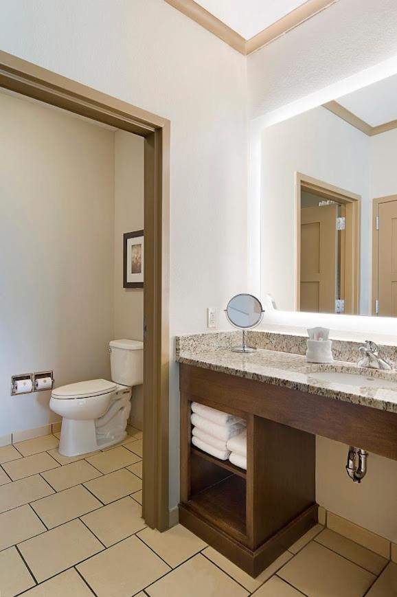 פייר Clubhouse Hotel And Suites מראה חיצוני תמונה