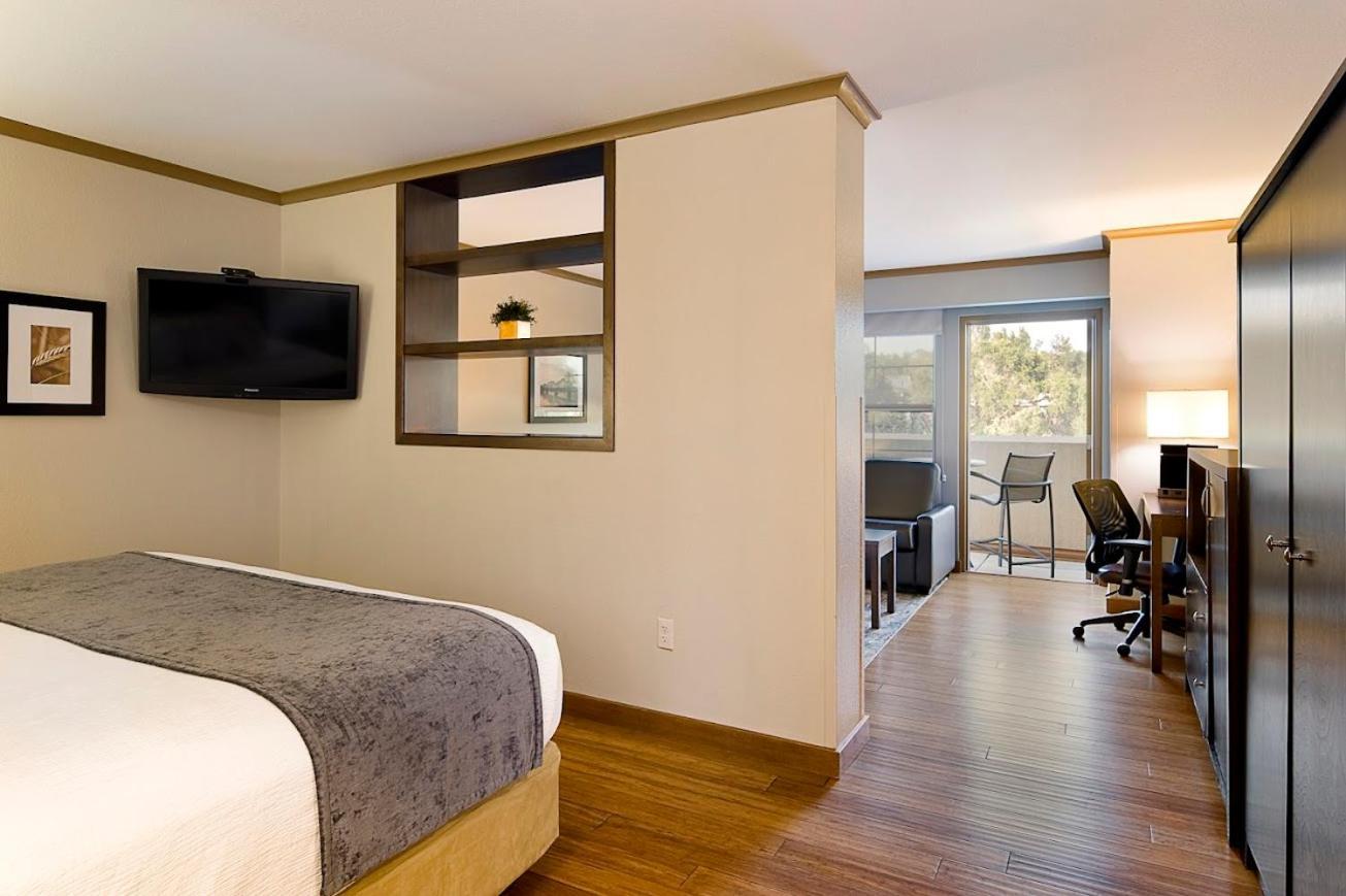 פייר Clubhouse Hotel And Suites מראה חיצוני תמונה