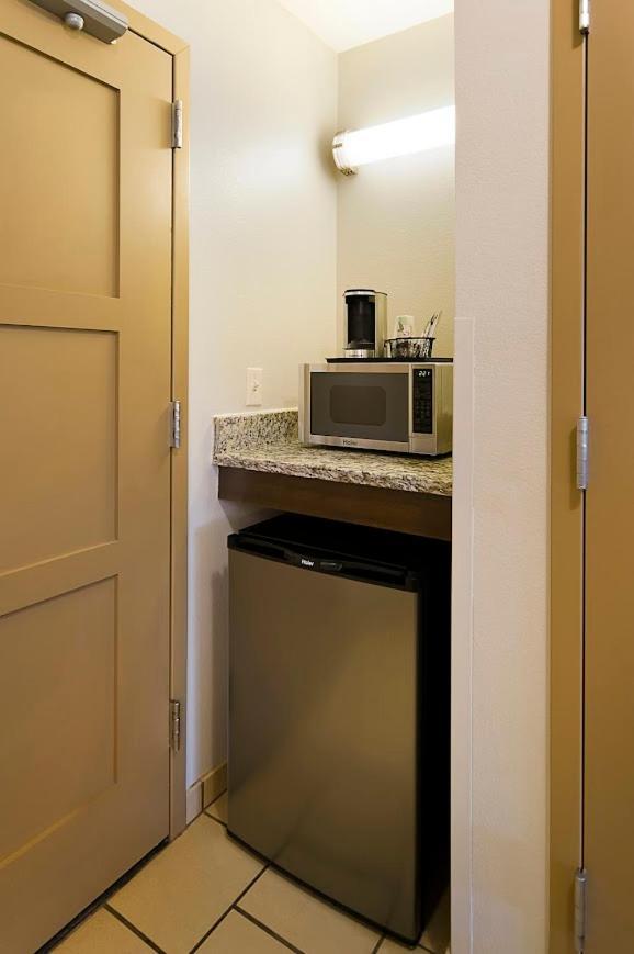 פייר Clubhouse Hotel And Suites מראה חיצוני תמונה